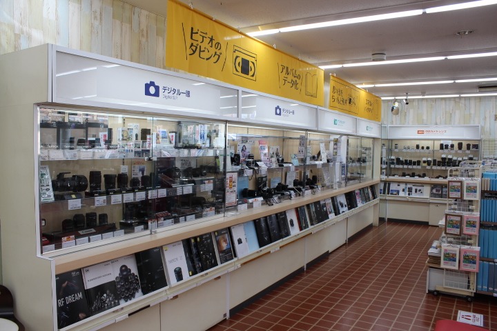 カメラのキタムラ 松阪店の店内