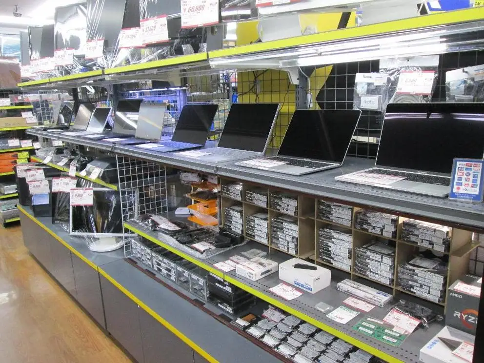 ハードオフ三好店の内観